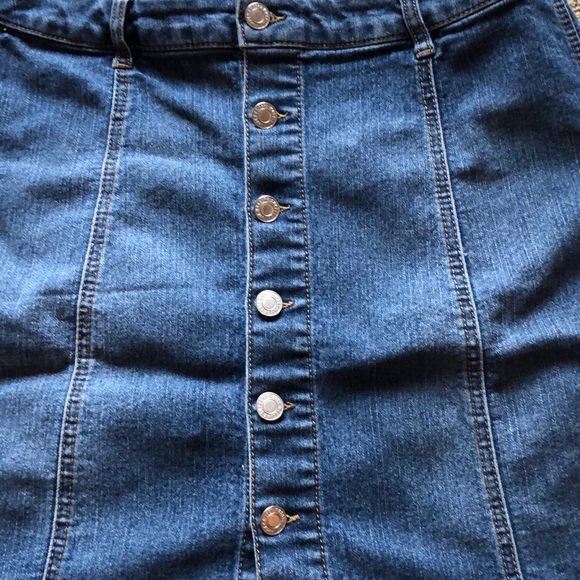 Mossimo denim button skirt - Picture 3 of 4